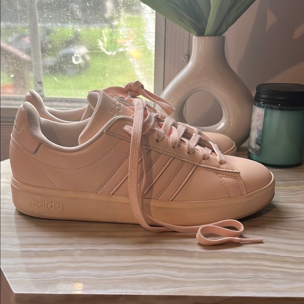 Adidas Pink Sneakers Classic Low-Top Design